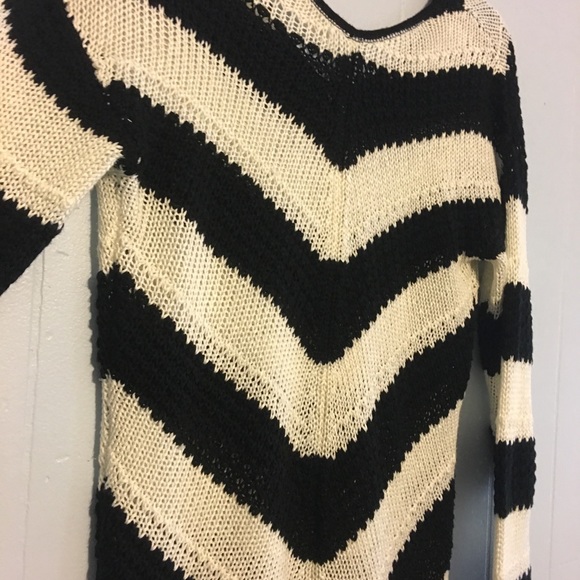 RD Style Black and White Knit sweater - Picture 6 of 8